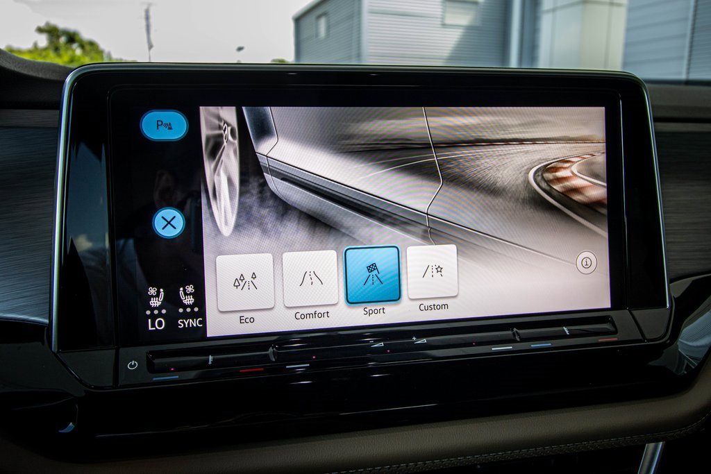 2025 Volkswagen Atlas Cross Sport SE Technology photo 3