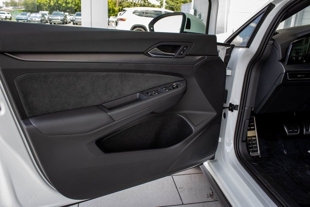 2025 Volkswagen Golf GTI SE - Photo 27