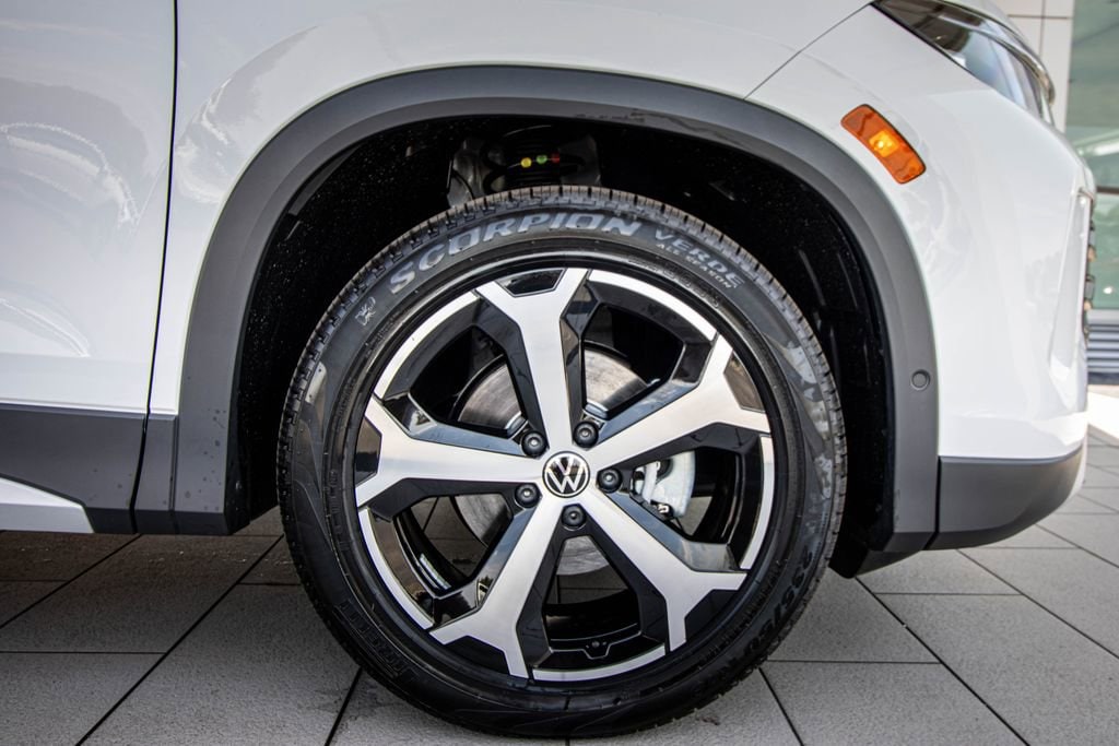 New 2026 Volkswagen Tiguan SE SUV
