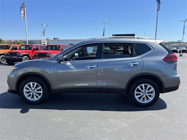 2018 Nissan Rogue SV photo 3
