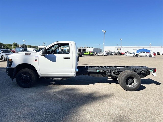 2025 Ram 3500 Tradesman Big Horn photo 4