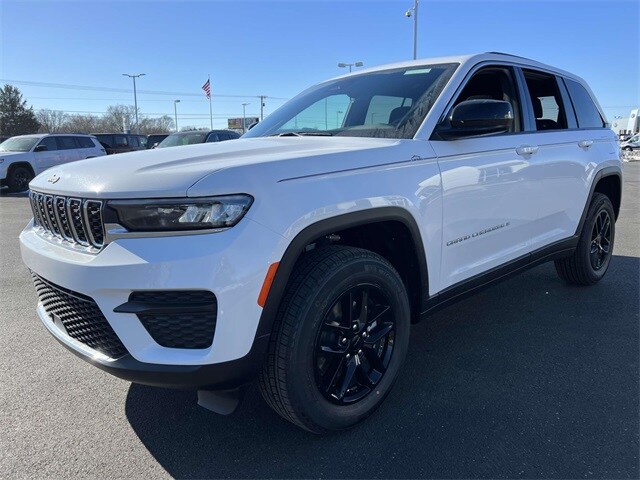 2025 Jeep Grand Cherokee Laredo photo 4