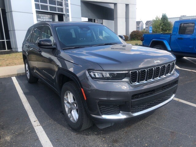 2021 Jeep Grand Cherokee Laredo photo 2