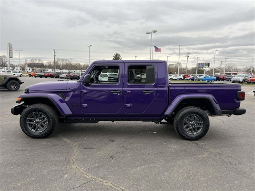 New 2026 Jeep Gladiator Sport Truck Crew Cab
