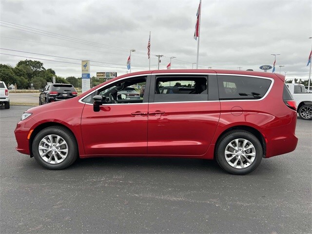 2025 Chrysler Pacifica photo 4