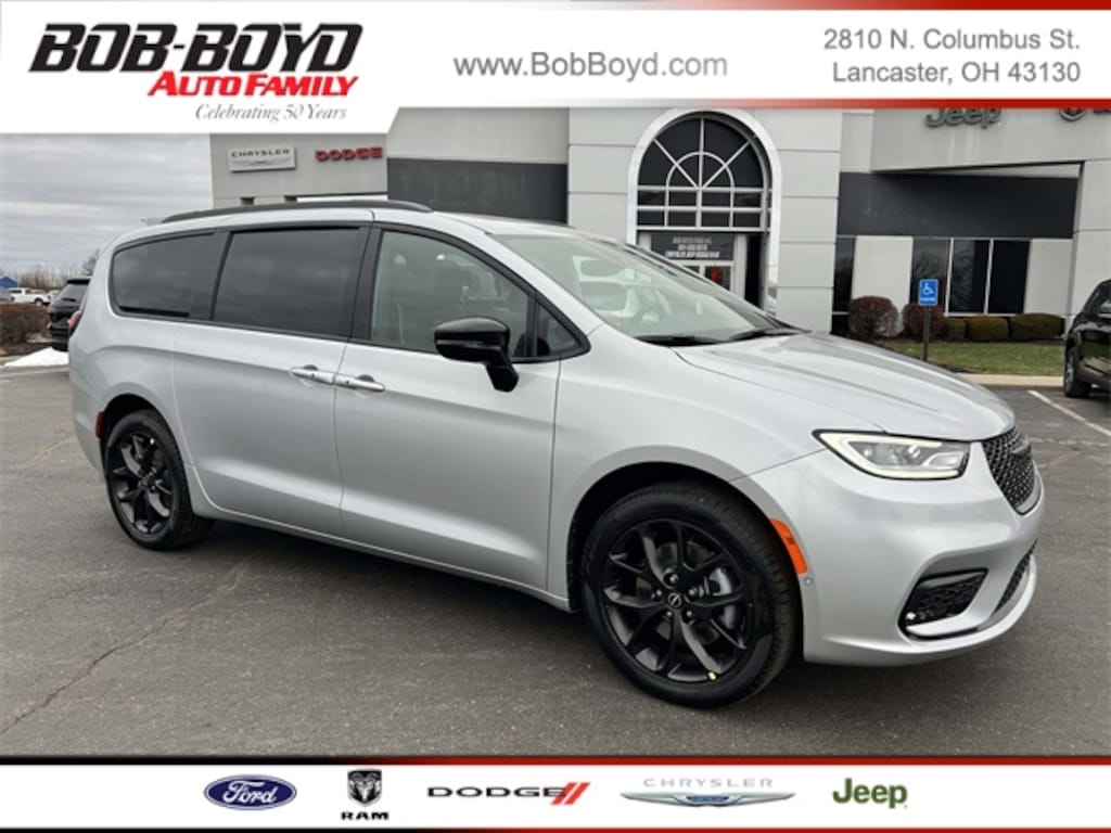 New 2026 Chrysler Pacifica Limited Van Passenger Van