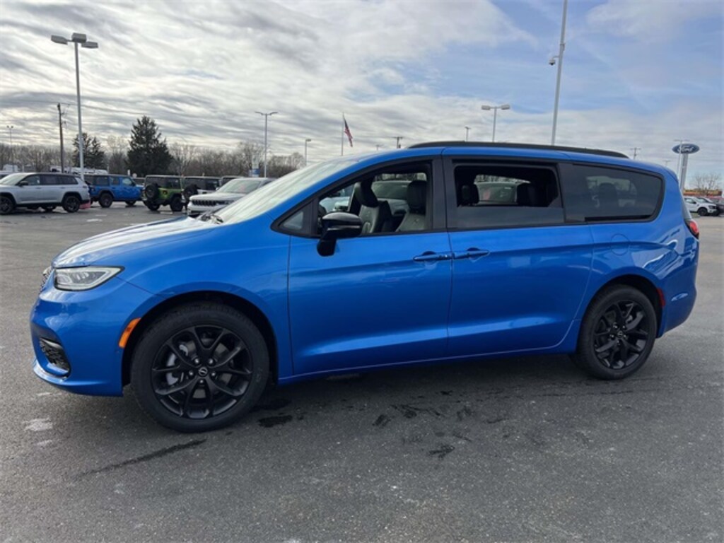 New 2026 Chrysler Pacifica Select Van Passenger Van