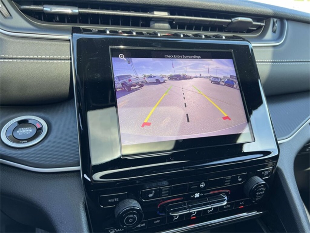 Used 2025 Jeep Grand Cherokee Laredo SUV