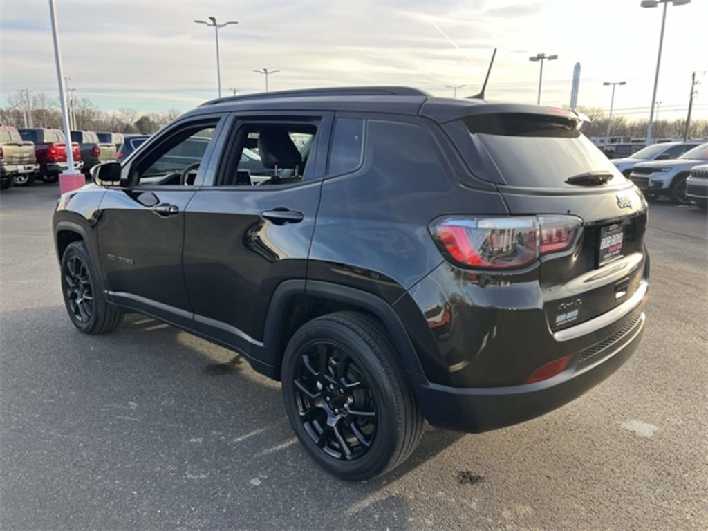 Used 2022 Jeep Compass Altitude SUV