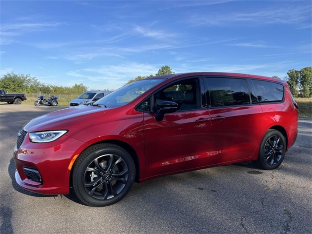 New 2026 Chrysler Pacifica Select Van Passenger Van