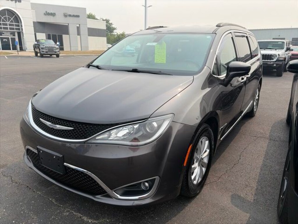 Used 2017 Chrysler Pacifica Touring L Minivan/Van