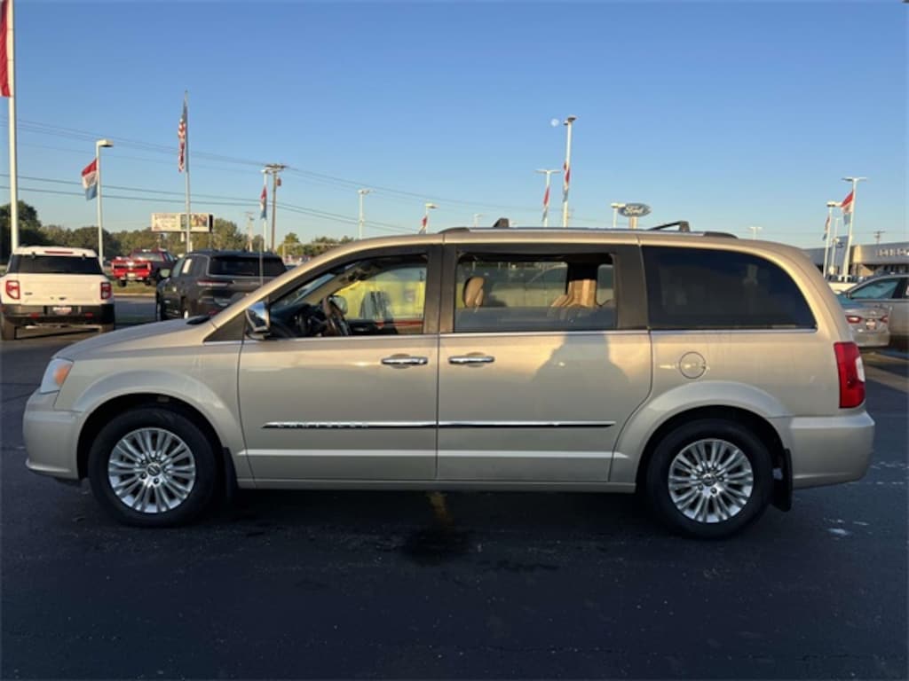 Used 2015 Chrysler Town & Country Limited Minivan/Van
