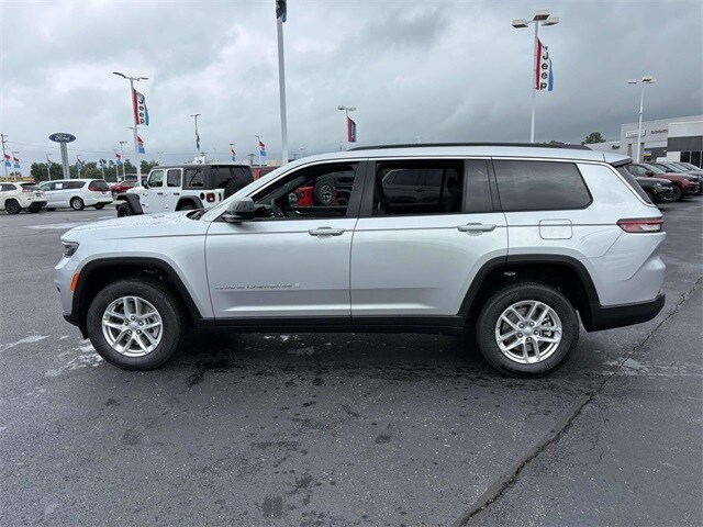 2025 Jeep Grand Cherokee Laredo photo 4