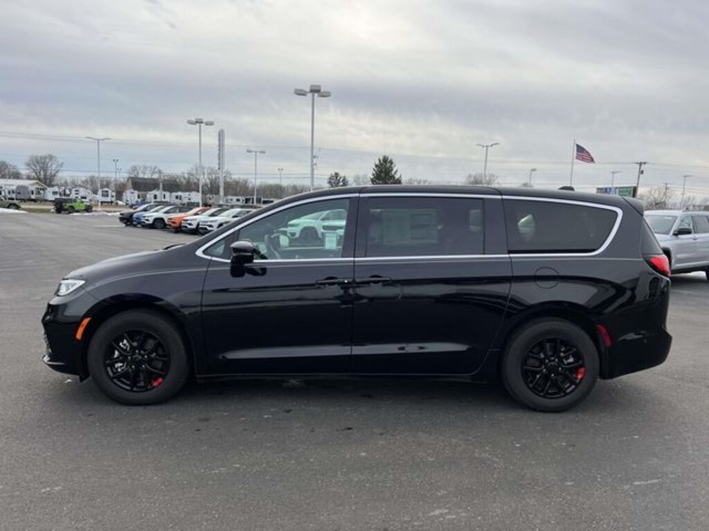 New 2025 Chrysler Pacifica Select Van Passenger Van
