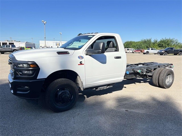 2025 Ram 3500 Tradesman Big Horn photo 3