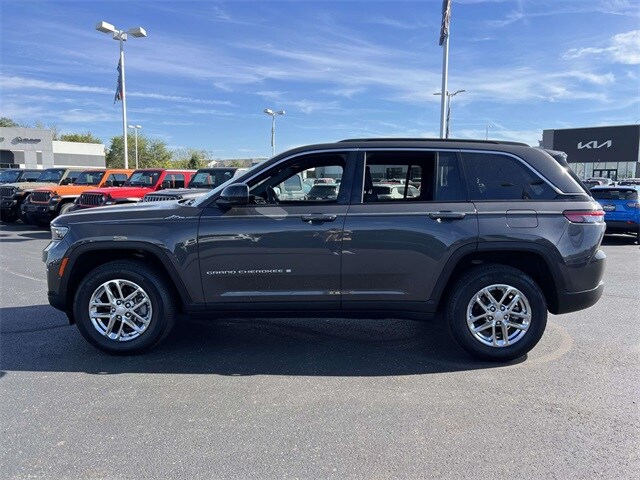 2025 Jeep Grand Cherokee Laredo photo 4