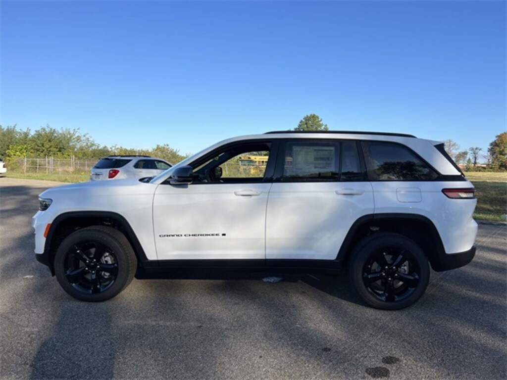 New 2025 Jeep Grand Cherokee Laredo SUV