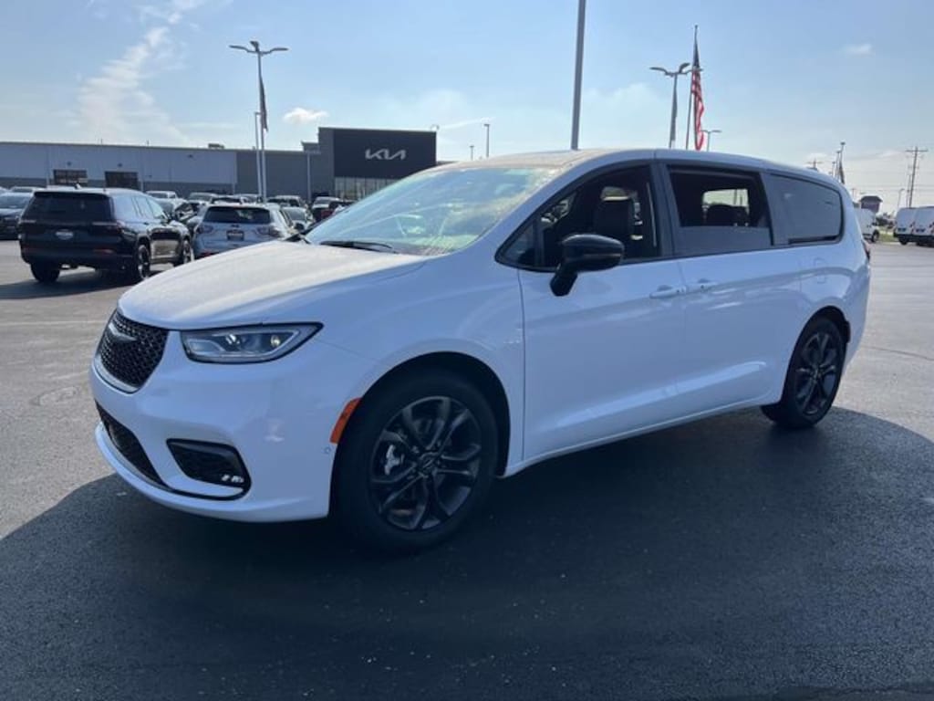 New 2026 Chrysler Pacifica Select Van Passenger Van