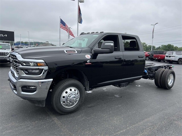 2025 Ram 3500 Tradesman Big Horn photo 3