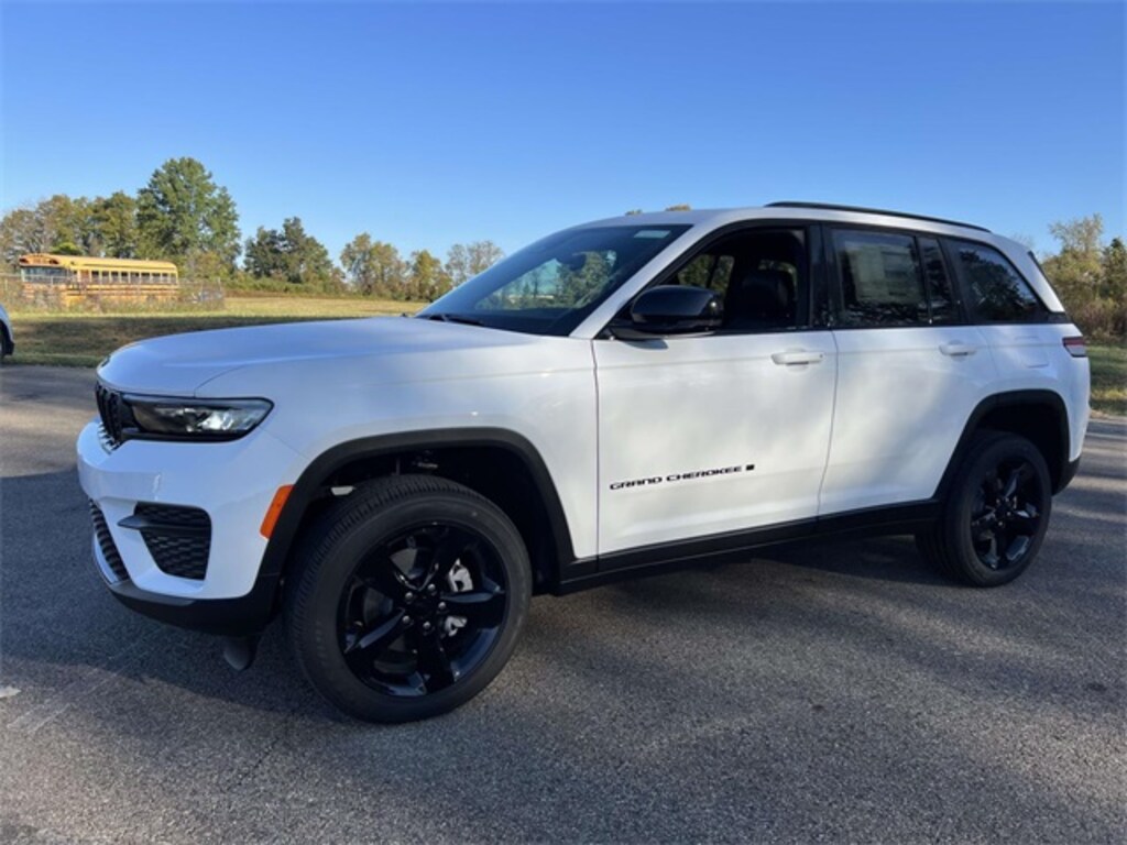 New 2025 Jeep Grand Cherokee Laredo SUV