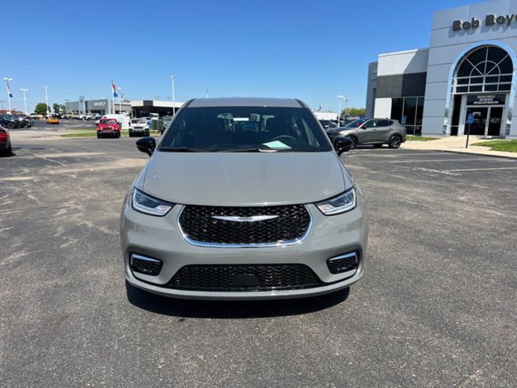 Used 2025 Chrysler Pacifica Select Minivan/Van