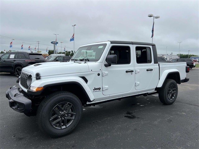 2025 Jeep Gladiator Sport S photo 3