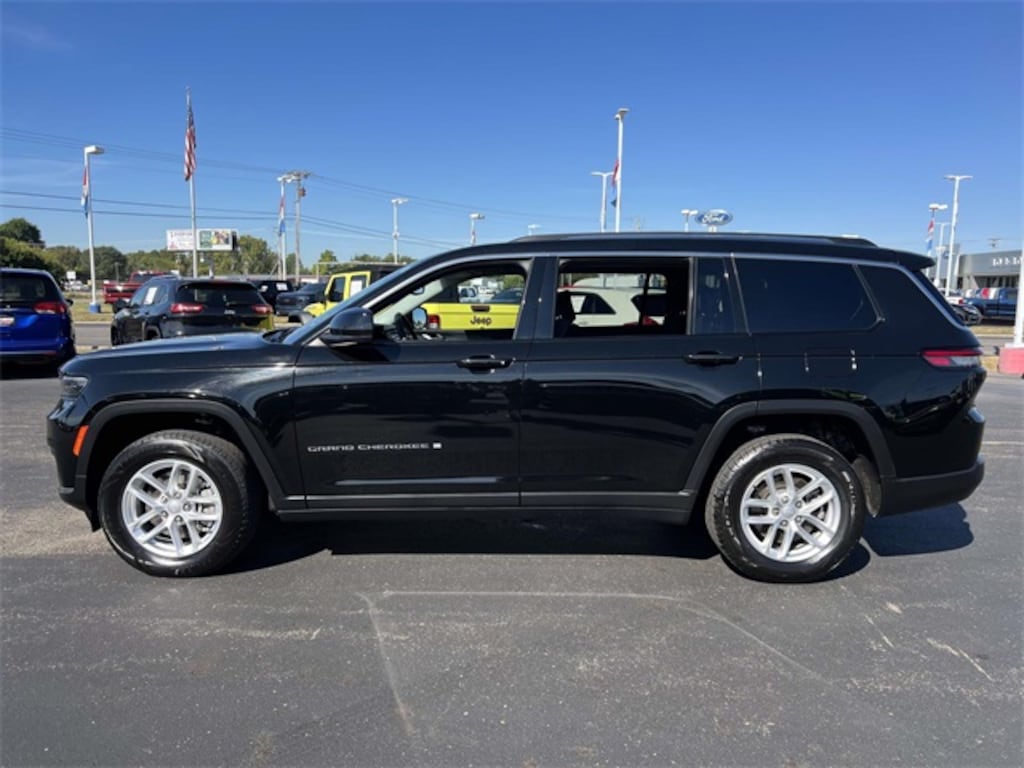 Used 2023 Jeep Grand Cherokee L Laredo SUV