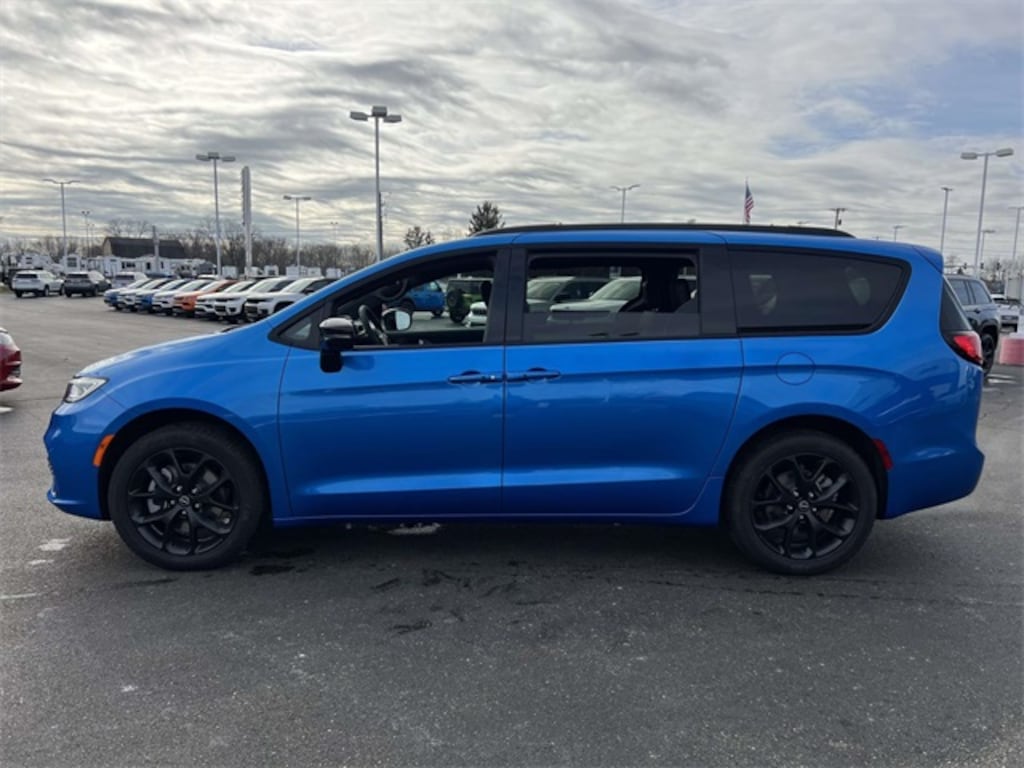 New 2026 Chrysler Pacifica Select Van Passenger Van