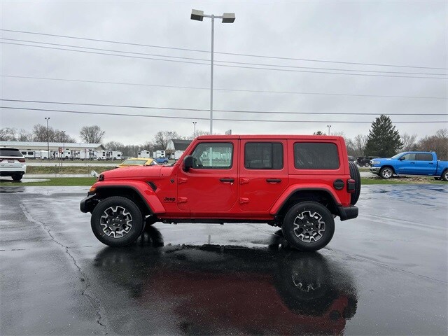 2025 Jeep Wrangler Sahara photo 4