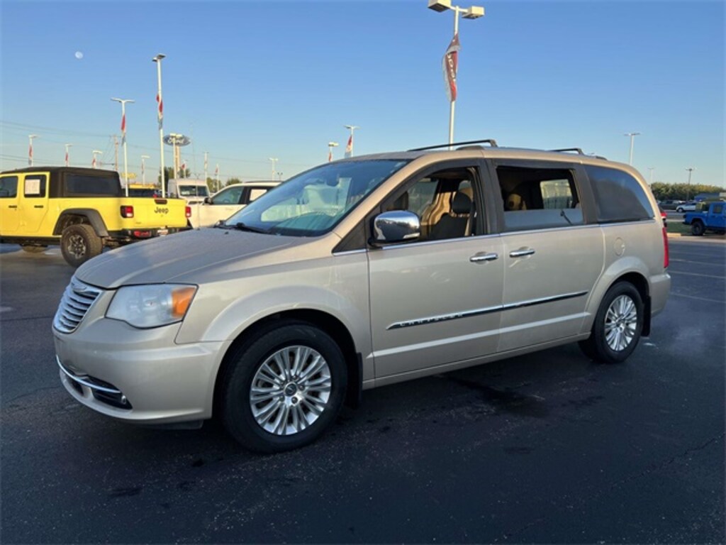Used 2015 Chrysler Town & Country Limited Minivan/Van