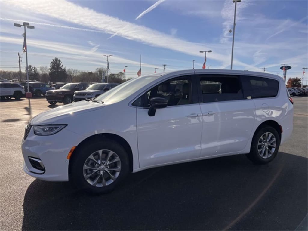 New 2026 Chrysler Pacifica Select Van Passenger Van