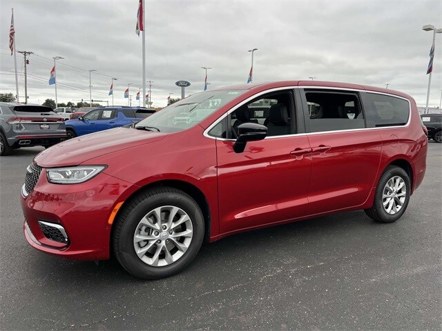 2025 Chrysler Pacifica photo 3