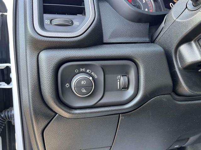 2026 RAM 3500 Chassis Tradesman - Photo 13