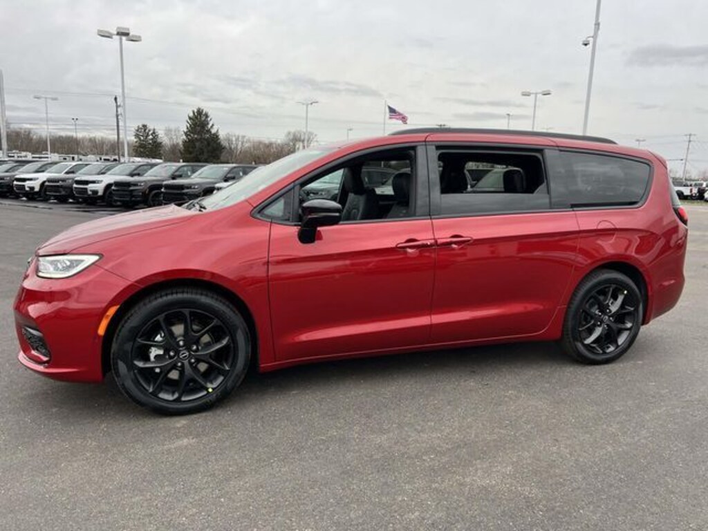 New 2026 Chrysler Pacifica Select Van Passenger Van