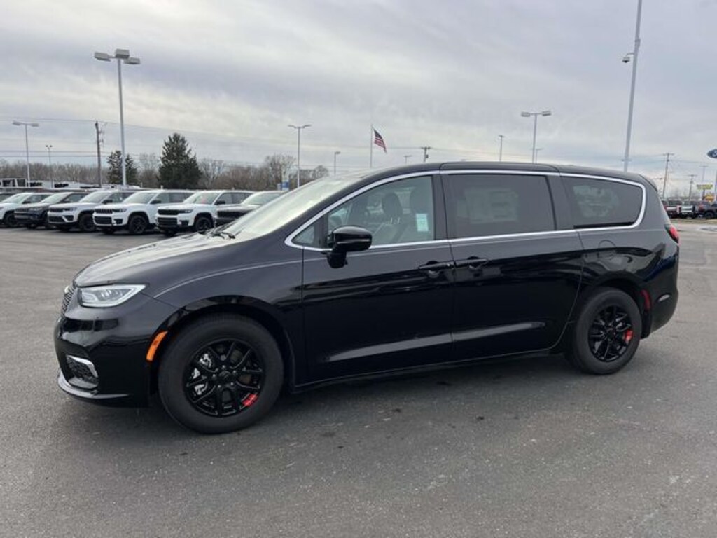 New 2025 Chrysler Pacifica Select Van Passenger Van