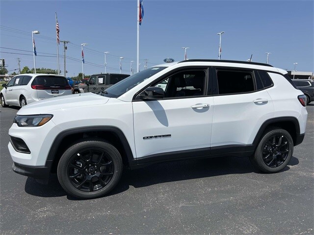 2025 Jeep Compass Latitude photo 3