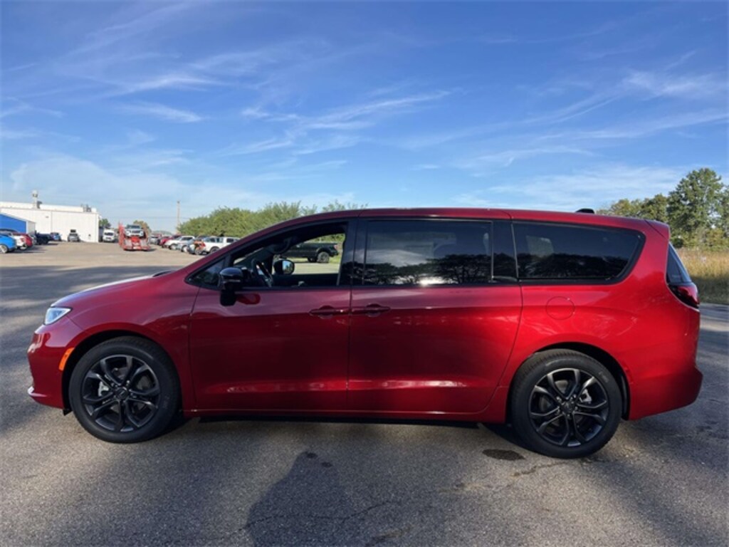New 2026 Chrysler Pacifica Select Van Passenger Van