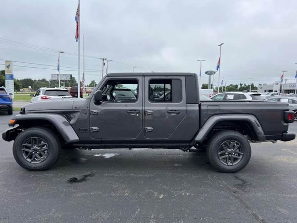 New 2025 Jeep Gladiator Sport Truck Crew Cab