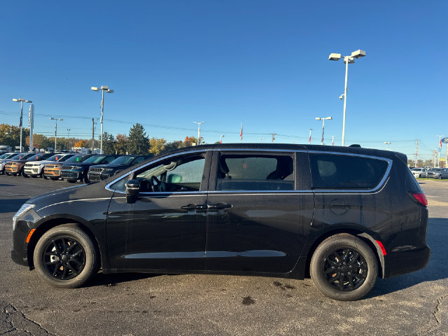 New 2027 Chrysler Pacifica Select Van Passenger Van