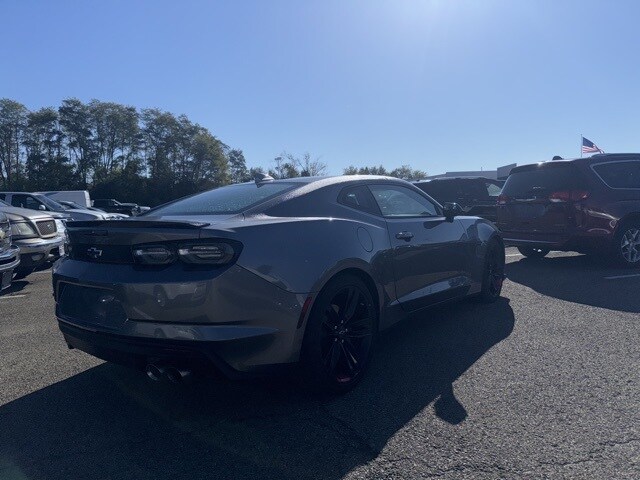 2022 Chevrolet Camaro LT1 photo 2