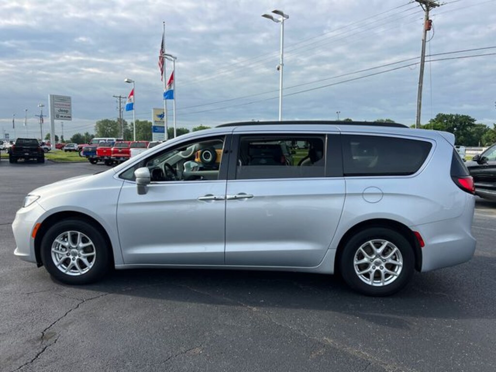Certified 2022 Chrysler Pacifica Touring L Minivan/Van