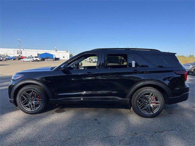 2025 Ford Explorer ST photo 3