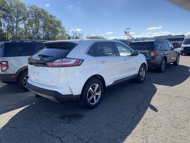 2022 Ford Edge SEL photo 4