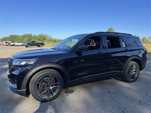 2025 Ford Explorer ST photo 2