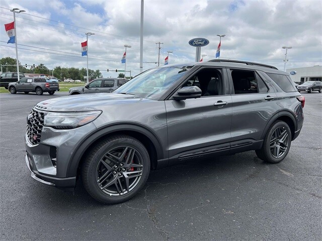 2025 Ford Explorer ST photo 3
