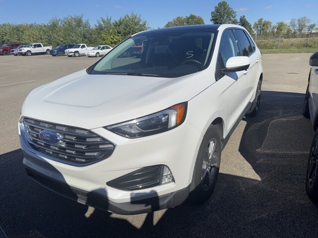 2022 Ford Edge SEL photo 2