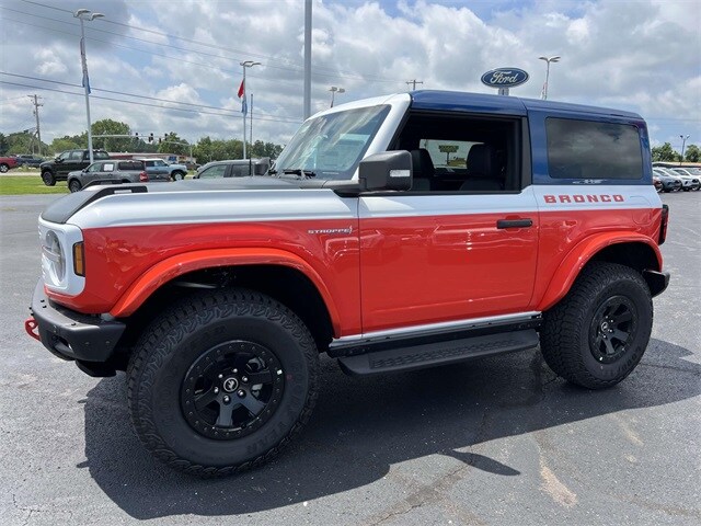 2025 Ford Bronco First Edition photo 3
