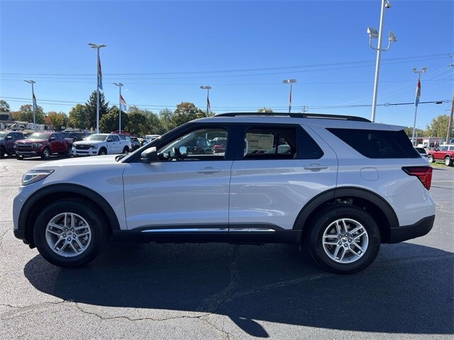 2025 Ford Explorer photo 4