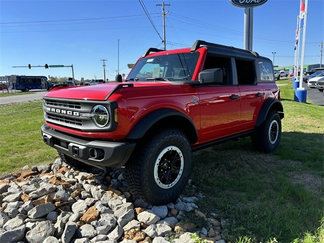 2024 Ford Bronco Black Diamond photo 3