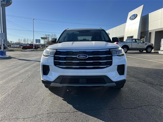 2025 Ford Explorer photo 2